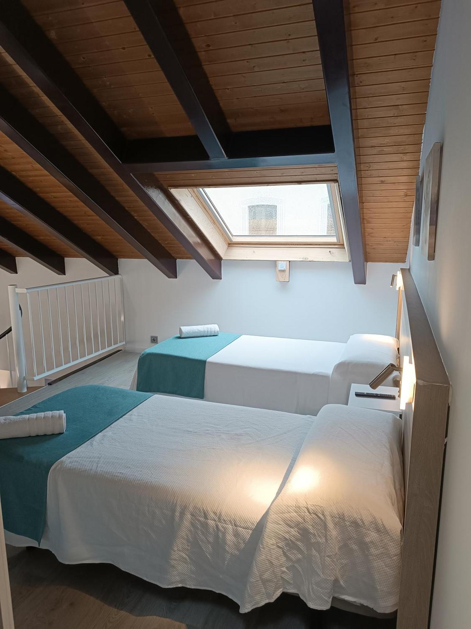 Apartamentos Turisticos Avila Puerta De Los Leales 1-2 Екстер'єр фото