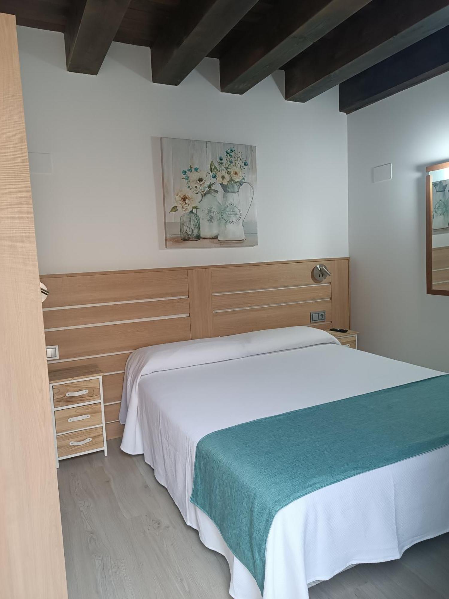 Apartamentos Turisticos Avila Puerta De Los Leales 1-2 Екстер'єр фото