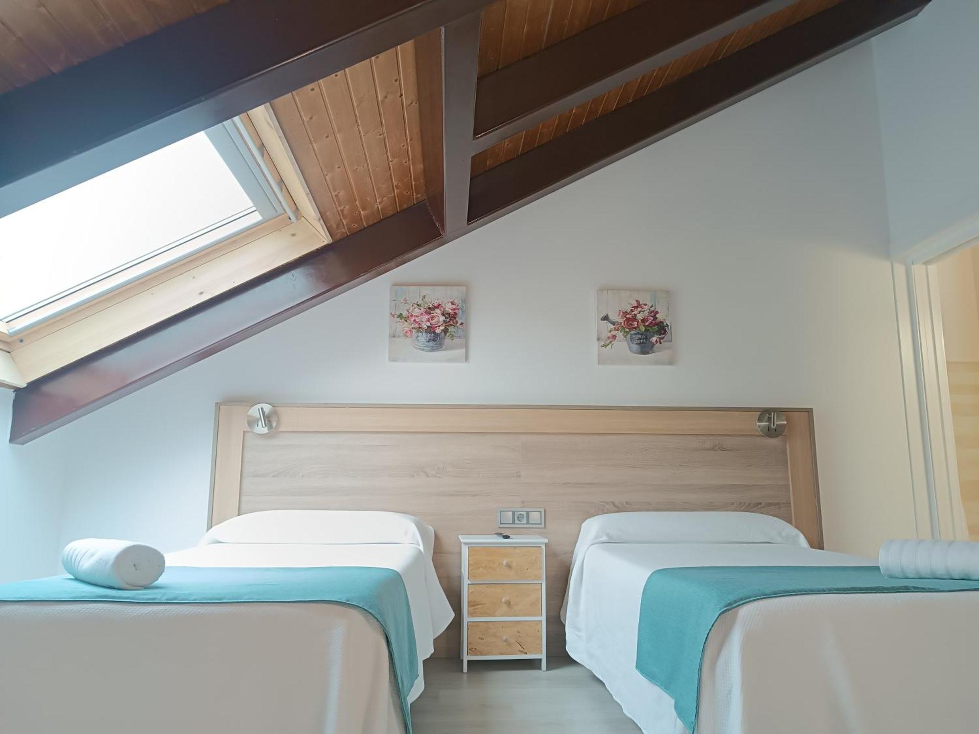 Apartamentos Turisticos Avila Puerta De Los Leales 1-2 Екстер'єр фото