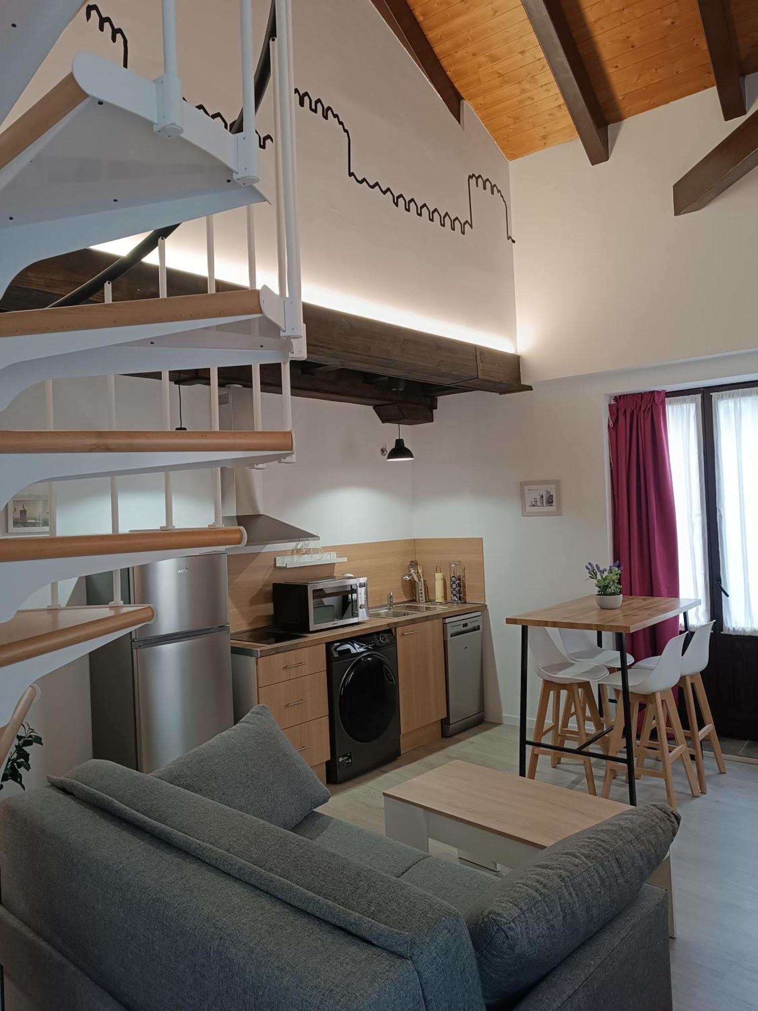 Apartamentos Turisticos Avila Puerta De Los Leales 1-2 Екстер'єр фото